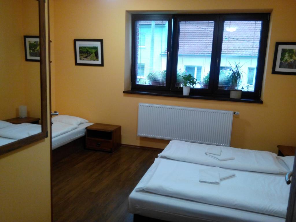 Penzion Vinarsky Dvorek Velke Nemcice Rom bilde